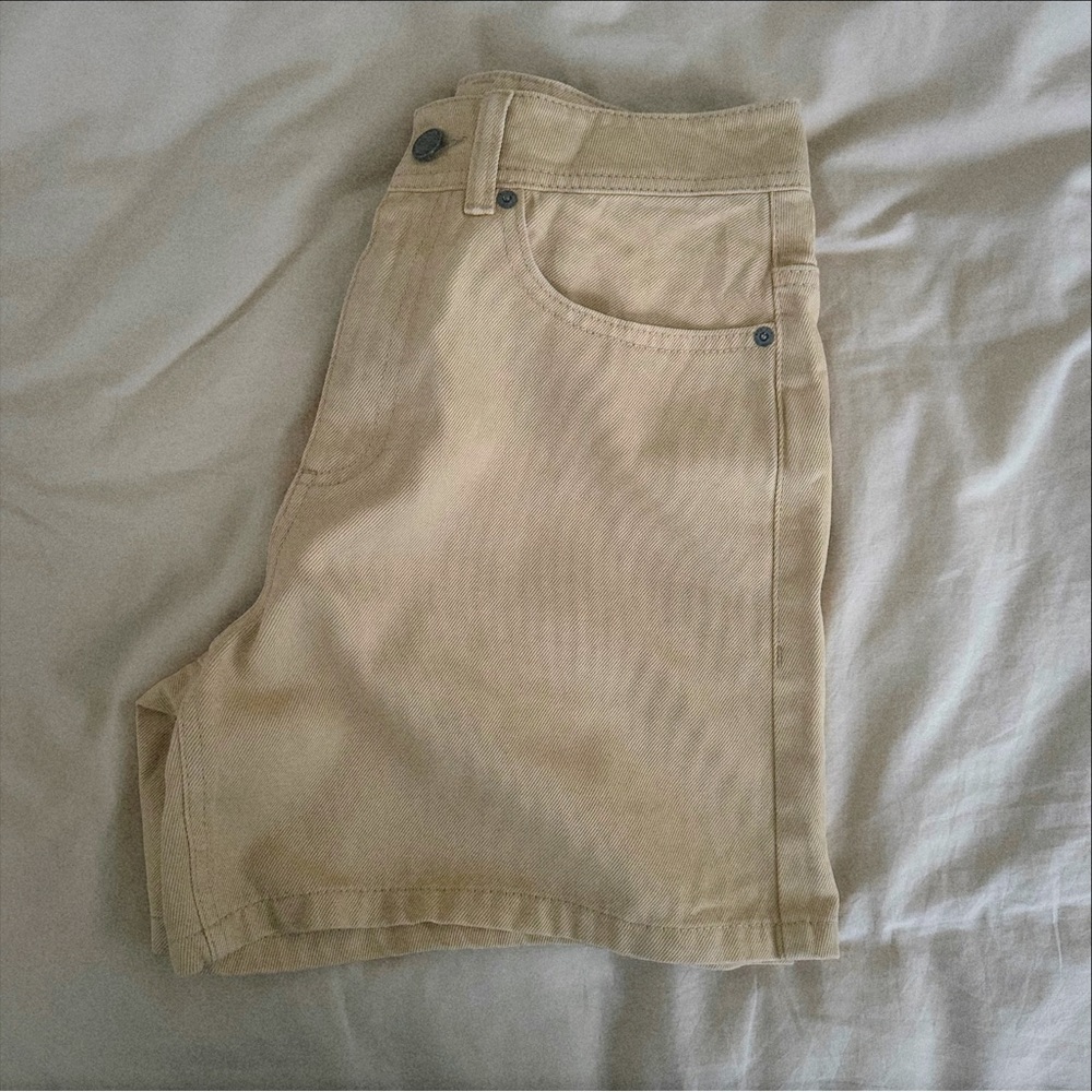 Vintage Y2K-style cream denim shorts - Picture 2 of 6